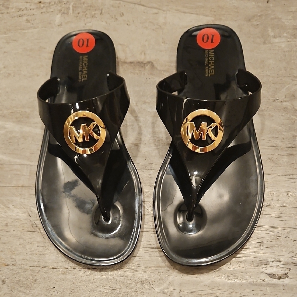 💕MICHAEL BY MICHAEL KORS💕 Glossy Black Thong Sandals with Gold Logo 10 NWOT